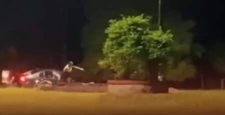 Polémica en Eldorado: inspector municipal de Tránsito arrojó piedras a motociclista, ahora se le inició un sumario administrativo imagen-11