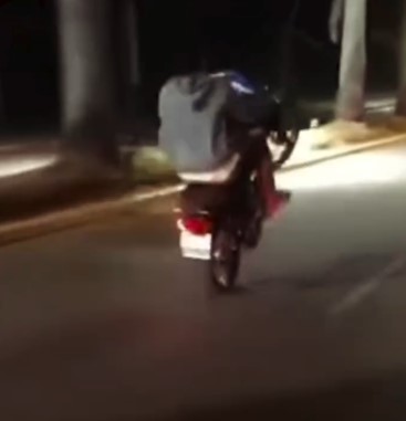 Creyó que era intocable en redes pero Instagram y TikTok lo delataron: un joven detenido y una moto secuestrada por maniobras peligrosas 9 Creyó que era intocable en redes pero Instagram y TikTok lo delataron: un joven detenido y una moto secuestrada por maniobras peligrosas imagen-8