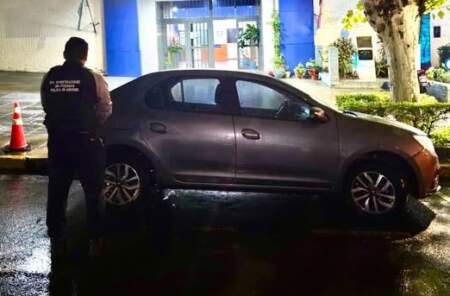 Creyó que le robaron el auto de un cliente, pero el dueño se lo llevó por no poder pagar el arreglo Creyó que le robaron el auto de un cliente, pero el dueño se lo llevó por no poder pagar el arreglo imagen-5