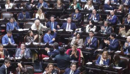 El Gobierno logró la reforma de la ley de Glaciares con otro aval de las provincias en Diputados El Gobierno logró la reforma de la ley de Glaciares con otro aval de las provincias en Diputados imagen-2