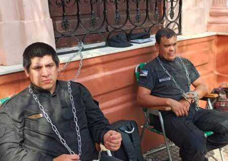 No pueden volver a la fuerza y ahora arriesgan otra imputación por mostrarse como policías imagen-11