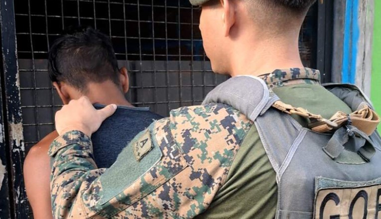 Megaoperación policial con más de 2.500 efectivos en barrios de toda la provincia imagen-12