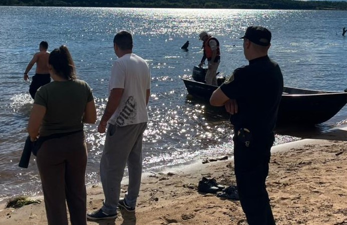 Detuvieron a un ex gendarme por el asalto en Roca y hallaron el auto utilizado sumergido en el río Paraná imagen-15