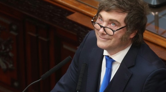 Milei enviará al Congreso un acuerdo con fondos buitre por el default de la deuda de 2001 imagen-12