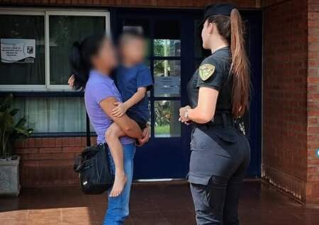La Policía resguardó a un niño de 4 años que apareció solo en un supermercado en Posadas imagen-2