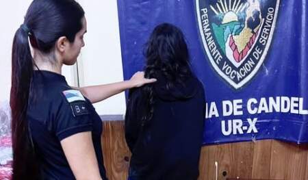 Atraparon a “la Yesi”, quien llevaba una bolsa con objetos recién robados en Candelaria imagen-5