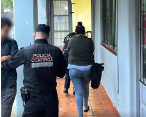 Buscan a dos delincuentes que irrumpieron en oficinas del Paseo Bosetti. en Posadas imagen-15