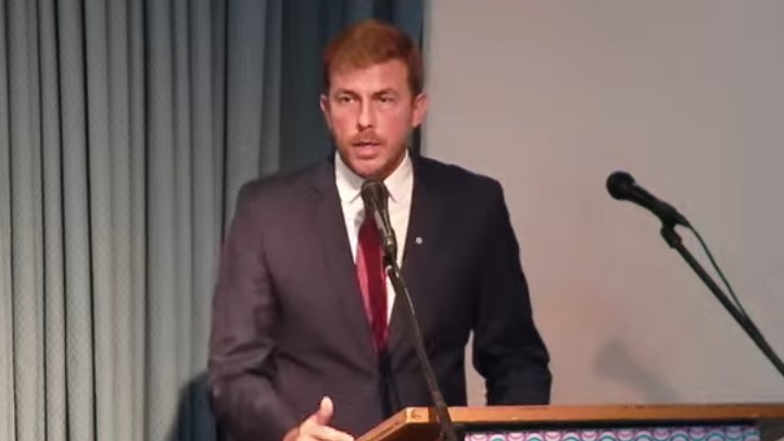 Semczuk puso en valor a la universidad pública y al esfuerzo no docente en una noche de graduación y defensa del sistema universitario 3 Semczuk puso en valor a la universidad pública y al esfuerzo no docente en una noche de graduación y defensa del sistema universitario imagen-2