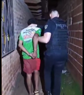 La Policía lo sorprendió forzando una reja y fue detenido infraganti por intento de robo en Oberá imagen-4