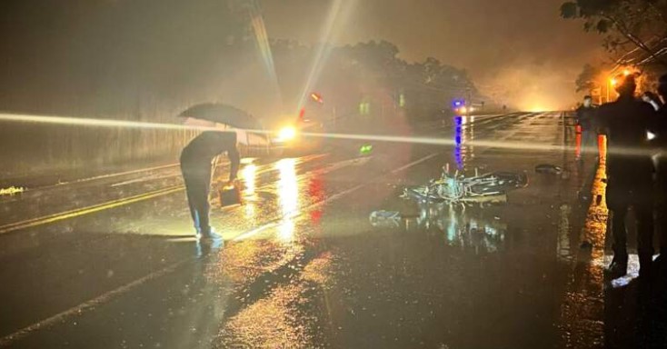 Terminó inconsciente tras despistar en moto: viajaba con su hija, que también resultó herida imagen-7