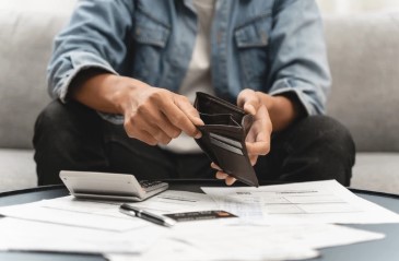 Crecen el malestar económico y el pesimismo sobre el futuro: casi la mitad de los argentinos no llega a fin de mes, según informe de consultora imagen-4