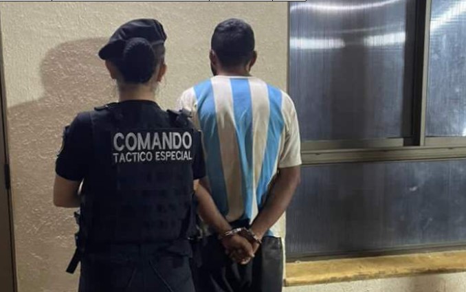 Quiso arrancar el fin de semana con bebidas ajenas y terminó detenido en Posadas imagen-12