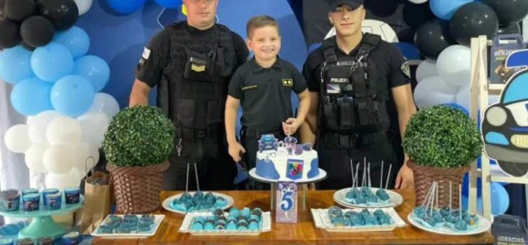 Benjamín cumplió 5 años y su sueño: celebrar con la Policía que tanto admira imagen-12
