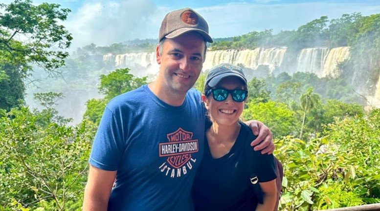 “Vacaciones VIP” y privilegios familiares: Diputado denunció que Adorni tomó 35 días de descanso en seis meses y uno de los destinos turísticos fue Cataratas imagen-12