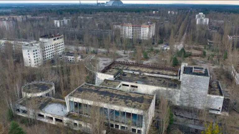 Chernobyl, 40 años después: la catástrofe que expuso el costo global del silencio imagen-40
