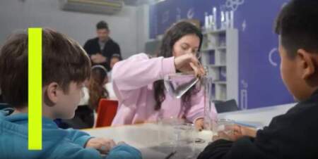 Educar Lab abre sus puertas a escuelas con talleres sobre inteligencia artificial, ciencia y producción digital imagen-5