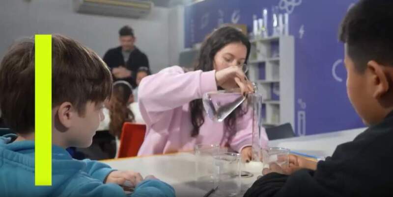 Educar Lab abre sus puertas a escuelas con talleres sobre inteligencia artificial, ciencia y producción digital imagen-6