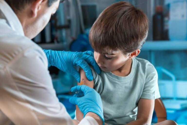 Vacunas a los 5 y 11 años: por qué estos refuerzos son clave para evitar enfermedades y proteger a toda la comunidad Vacunas a los 5 y 11 años: por qué estos refuerzos son clave para evitar enfermedades y proteger a toda la comunidad imagen-3