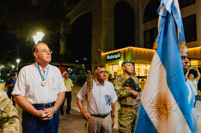 Malvinas, 44 años después: la vigilia en Posadas volvió a poner en debate la memoria, las heridas y el sentido de la guerra imagen-5