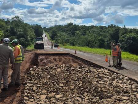 Avanzan las obras de mejora sobre la Ruta Provincial N° 4 y el puente del arroyo Tigre imagen-4