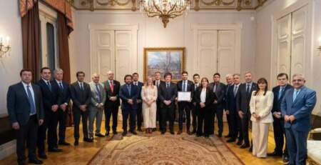 Anticipos por $400.000 millones: el Gobierno asiste a 12 provincias, entre ellas Misiones, y busca sostener apoyo político Anticipos por $400.000 millones: el Gobierno asiste a 12 provincias, entre ellas Misiones, y busca sostener apoyo político imagen-4