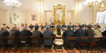 IVA y Ganancias sin repunte: la recaudación clave de la coparticipación se estanca y crece la tensión con las provincias imagen-13