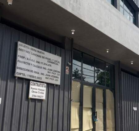 Sin habilitación y con cartel de obra: así operaba la cancha de pádel que fue clausurada en Posadas imagen-5