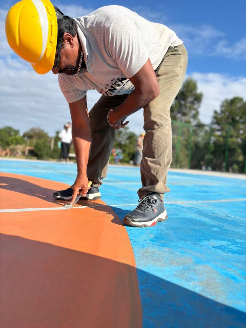 Con recursos propios, avanzan las obras del nuevo playón deportivo de Azara imagen-6