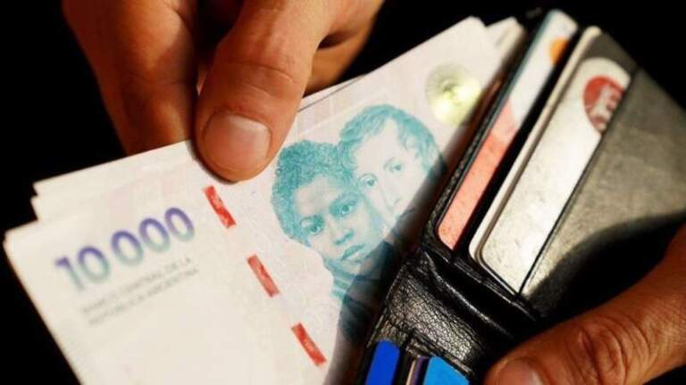 Salarios en caída: bajaron 0,8% en febrero y suman 6 meses consecutivos de pérdida real imagen-38