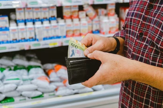 Primera desaceleración en casi un año: estiman que la inflación de abril bajará, aunque seguirá cerca del 3% imagen-6