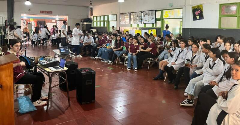 Apuestas, pantallas y consumo: el Programa de Juego Responsable llevó a las aulas de Corpus y Dos de Mayo un debate sobre los hábitos que marcan a la adolescencia imagen-6