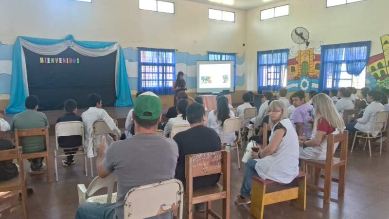 Apuestas, pantallas y consumo: el Programa de Juego Responsable llevó a las aulas de Corpus y Dos de Mayo un debate sobre los hábitos que marcan a la adolescencia imagen-5