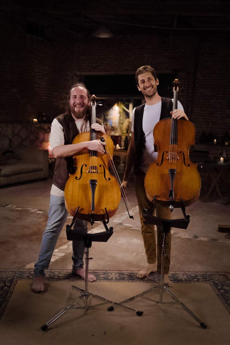 Chechelos desembarca en el litoral y promete revolucionar el folklore: chelos, fusión y una “pachanga de cuerdas” que rompe moldes en Posadas 3 Chechelos desembarca en el litoral y promete revolucionar el folklore: chelos, fusión y una “pachanga de cuerdas” que rompe moldes en Posadas imagen-2