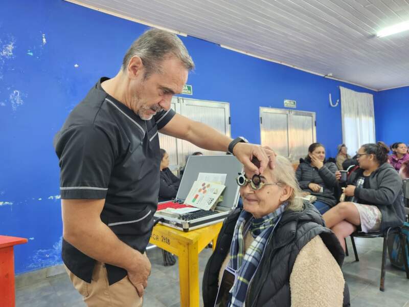 El programa Mirar Mejor pasó por Campo Ramón y llevó soluciones visuales a decenas de vecinos imagen-9