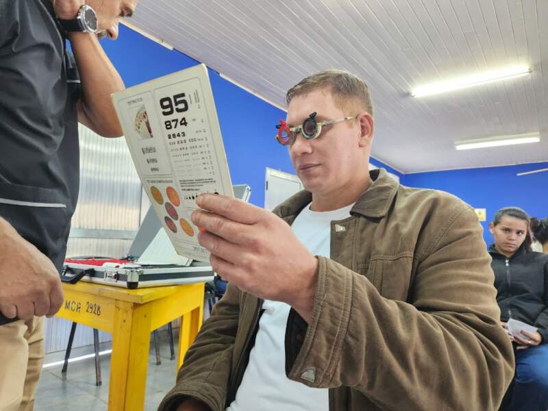 El programa Mirar Mejor pasó por Campo Ramón y llevó soluciones visuales a decenas de vecinos imagen-4