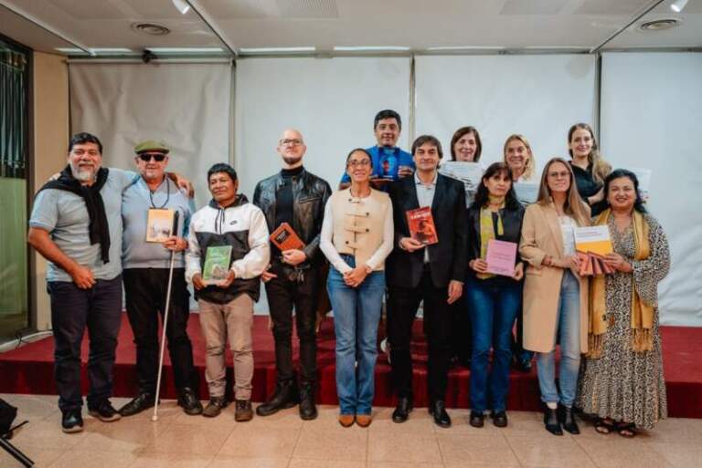 Escritores misioneros se presentaron antes de ir a la Feria Internacional del Libro en Buenos Aires Escritores misioneros se presentaron antes de ir a la Feria Internacional del Libro en Buenos Aires imagen-36