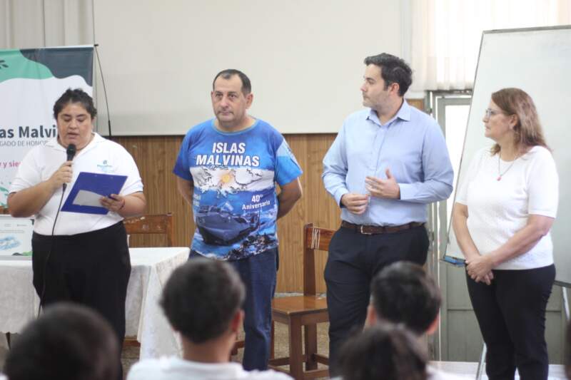 Con una jornada de reflexión escolar, Posadas rindió homenaje a los Veteranos y Caídos en Malvinas imagen-4