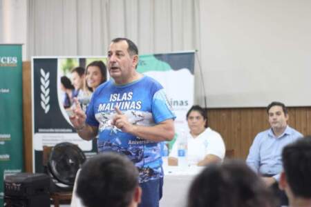 Con una jornada de reflexión escolar, Posadas rindió homenaje a los Veteranos y Caídos en Malvinas imagen-5