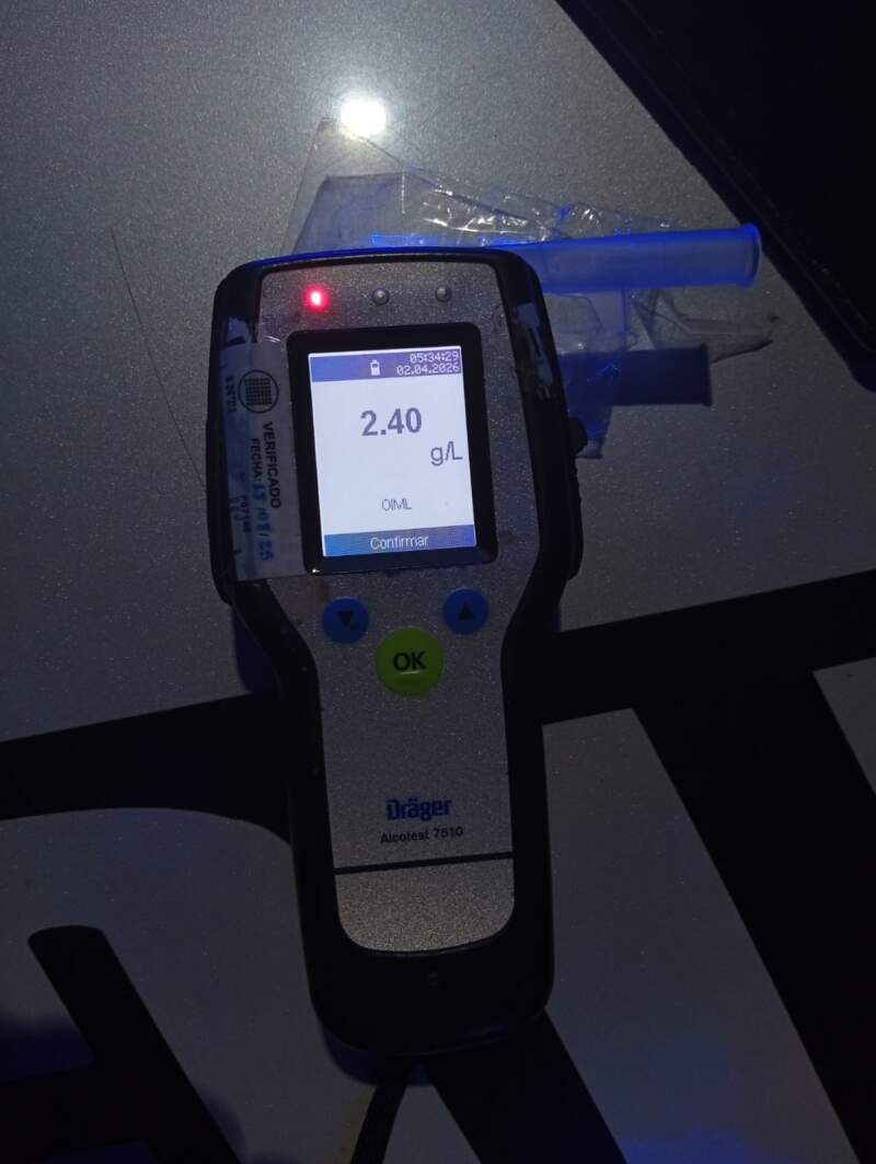 Con 2,40 g/l de alcohol se quedó dormido al volante y bloqueaba una avenida en Posadas imagen-2