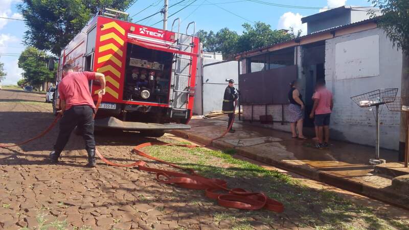 Un incendio por fallas en el circuito eléctrico afectó una vivienda en Cocomarola Oeste de Posadas imagen-7