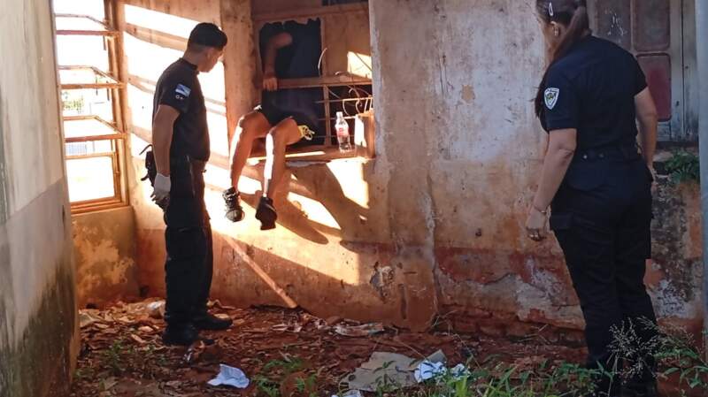 Policías sorprendieron a un ladrón que entró a robar a un inmueble del Hospital Madariaga y se quedó dormido imagen-12