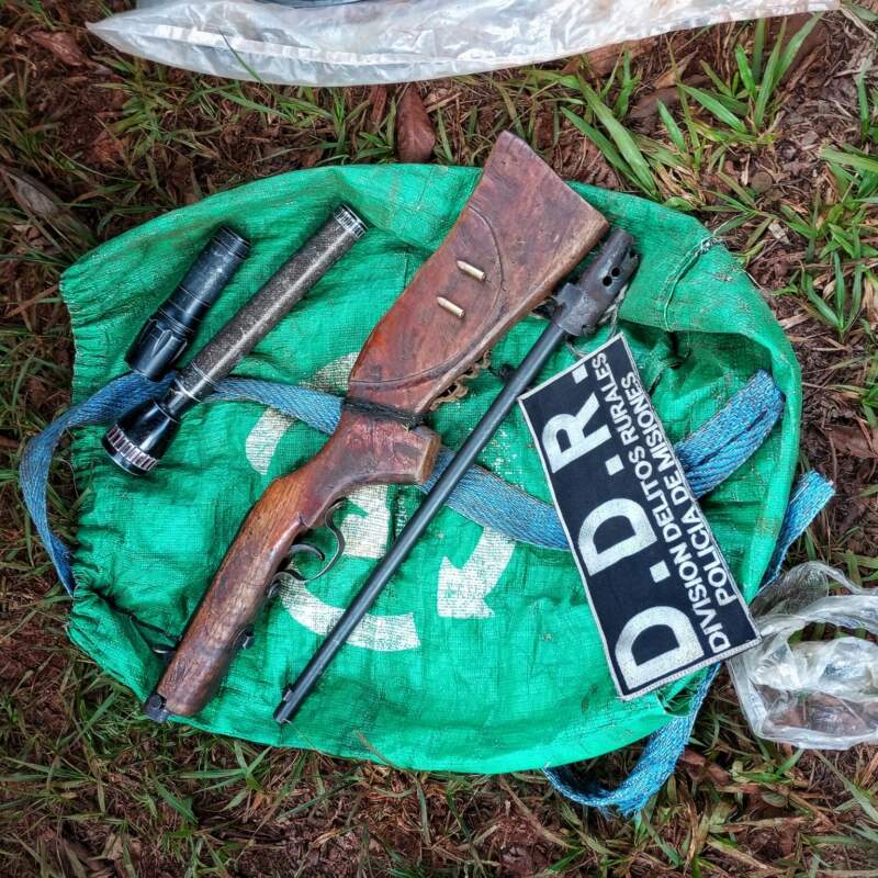 Capturaron a tres cazadores furtivos tras una persecución en una zona rural de Montecarlo 5 Capturaron a tres cazadores furtivos tras una persecución en una zona rural de Montecarlo imagen-4