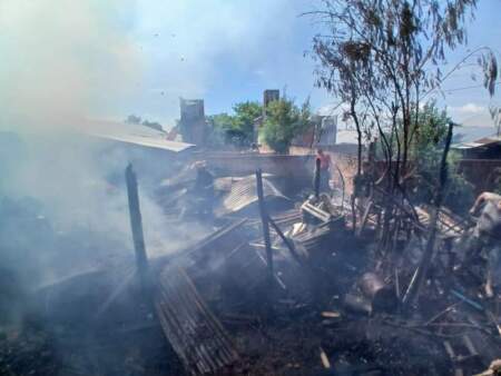 Un incendio de gran magnitud afectó a tres viviendas en Garupá Un incendio de gran magnitud afectó a tres viviendas en Garupá imagen-5