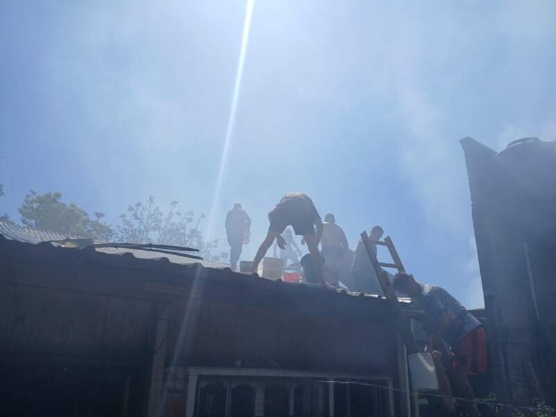 Un incendio de gran magnitud afectó a tres viviendas en Garupá 7 Un incendio de gran magnitud afectó a tres viviendas en Garupá imagen-6
