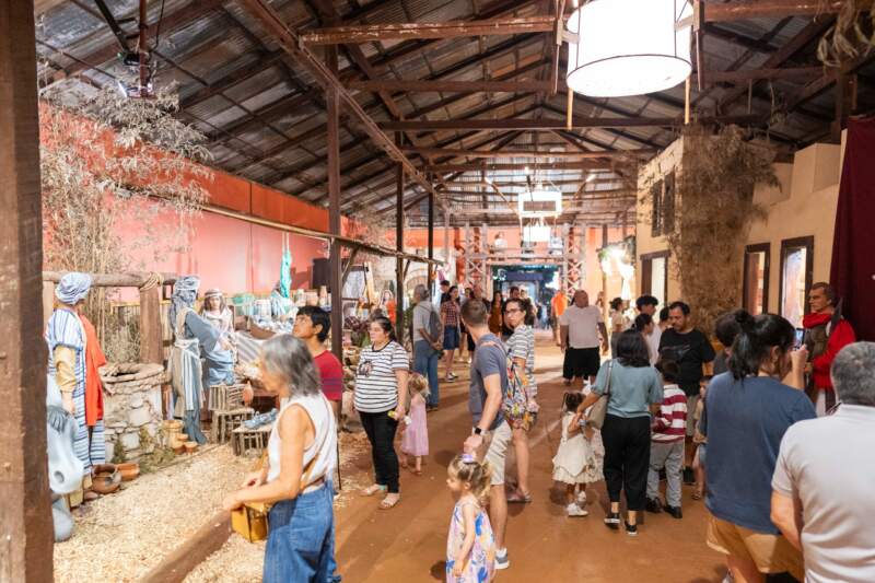 Viernes Santo multitudinario en Alem: filas interminables, parque colmado y una jornada que desbordó todas las expectativas 9 Viernes Santo multitudinario en Alem: filas interminables, parque colmado y una jornada que desbordó todas las expectativas imagen-8
