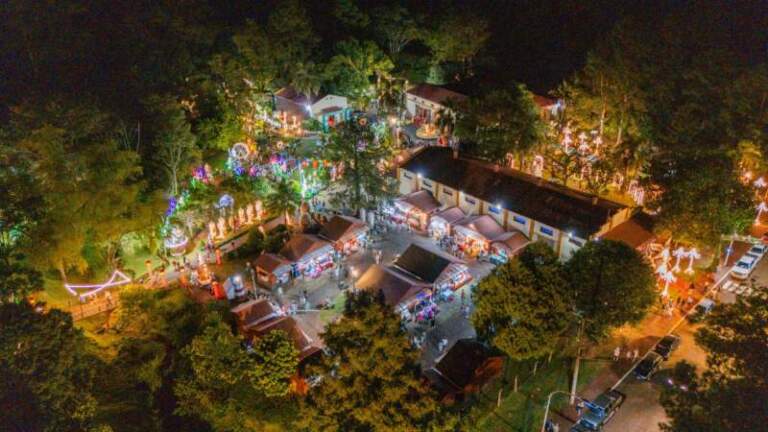 Viernes Santo multitudinario en Alem: filas interminables, parque colmado y una jornada que desbordó todas las expectativas imagen-15