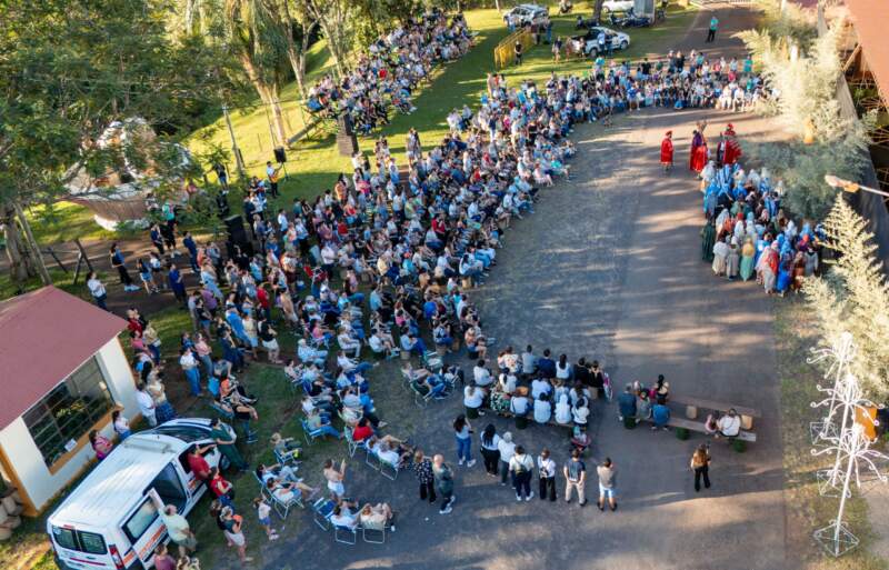 Viernes Santo multitudinario en Alem: filas interminables, parque colmado y una jornada que desbordó todas las expectativas 11 Viernes Santo multitudinario en Alem: filas interminables, parque colmado y una jornada que desbordó todas las expectativas imagen-10