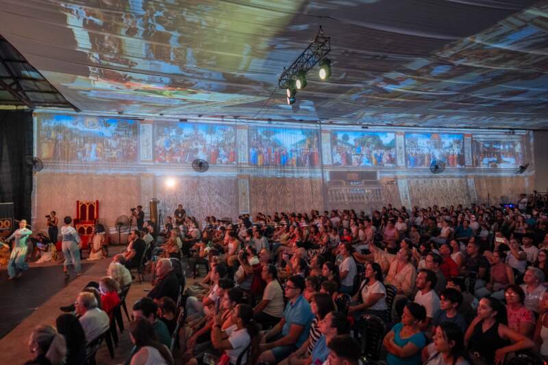 Viernes Santo multitudinario en Alem: filas interminables, parque colmado y una jornada que desbordó todas las expectativas 7 Viernes Santo multitudinario en Alem: filas interminables, parque colmado y una jornada que desbordó todas las expectativas imagen-6