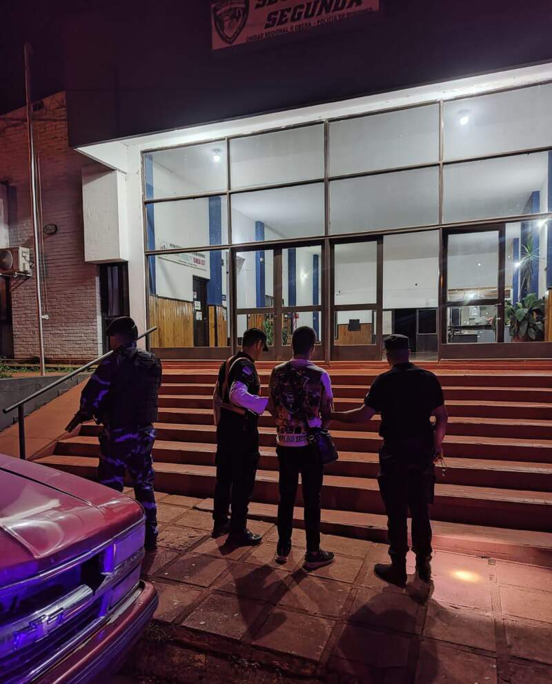 Alcoholizado hacía trompos y puso en peligro a una multitud: fue detenido por la Policía en Oberá imagen-12