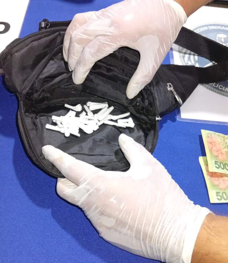 Durante un control nocturno la Policía evitó la comercialización de droga en un local bailable: intentaron descartarla en los sanitarios 5 Durante un control nocturno la Policía evitó la comercialización de droga en un local bailable: intentaron descartarla en los sanitarios imagen-4